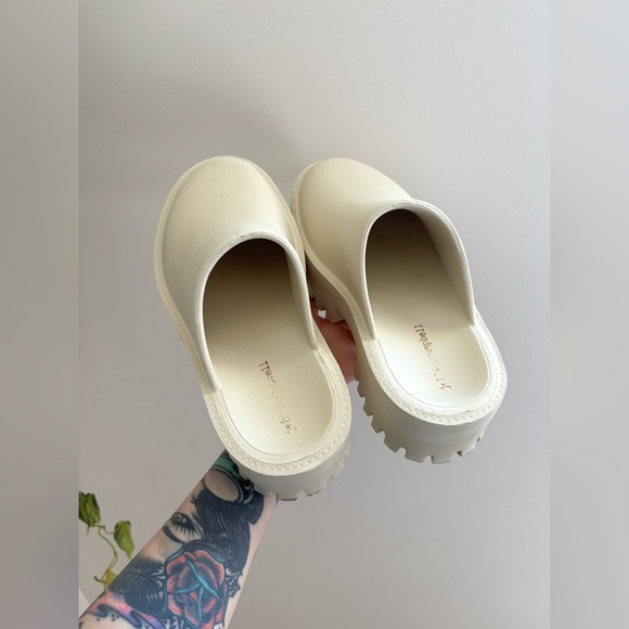 Jeffrey Campbell Lugged Sole Clog in Cream - Picture 3 of 8